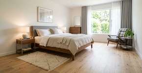 Colocar tapetes nos quartos já não está na moda: o que está a ser substituído na Europa começa a acontecer por aqui