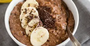 Banana, café e chocolate: o trio que se transforma em um mingau poderoso