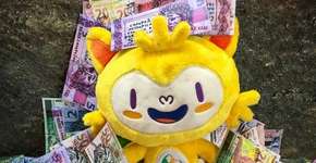 Artivistas realizam intervenção durante revezamento da tocha