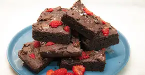 Brownie com morango: a combinação perfeita que você precisa provar