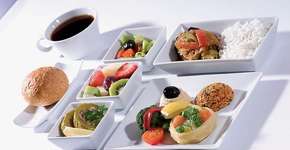 Vai viajar? Saiba como solicitar comida vegana no avião