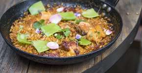 ‘Paella Fest’ serve delícia preparada pelo chef Flávio Miyamura no ¡Venga! Bar de Tapas