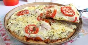 Pizza de liquidificador fácil, rápida e com massa crocante