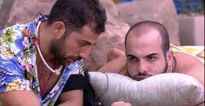 BBB 18: Mahmoud entra na briga sobre a jaqueta e defende Kaysar