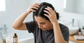 Alúmen no cabelo: O alúmen é uma dádiva para o cabelo, basta saber a maneira correta de usá-lo