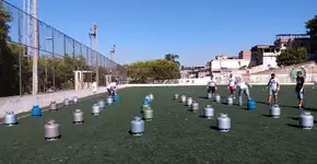 Empresa doa botijões de gás para moradores da Brasilândia, em SP