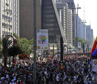 Gira event: Parada do Orgulho LGBT+ de SP chega à 30ª edição e foca no poder do voto