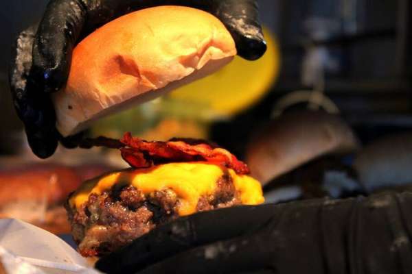 Opções de burgers presentes no cardápio do evento. Foto: Divulgação
