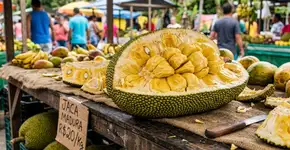 Qual é a fruta dos sete sabores e onde ela pode ser encontrada?