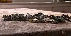 Adolescente agradece a mãe por acorrentá-lo para não usar crack