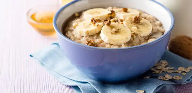 Mingau de aveia com banana: o café da manhã perfeito e nutritivo