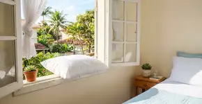 Coloque o travesseiro ao sol por alguns minutos durante a semana: por que isso é recomendado e quais são os seus benefícios