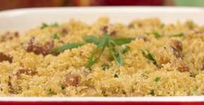 Farofa de bacon com calabresa: crocante e cheia de sabor