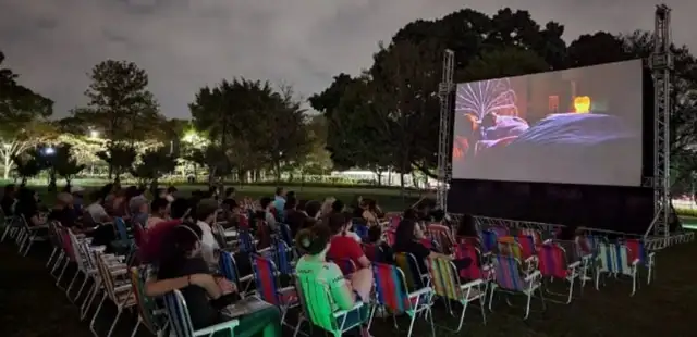 Cine na Praça