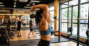 Fazer pilates é bom, mas os especialistas concordam: o melhor exercício para mandar embora a flacidez nos braços