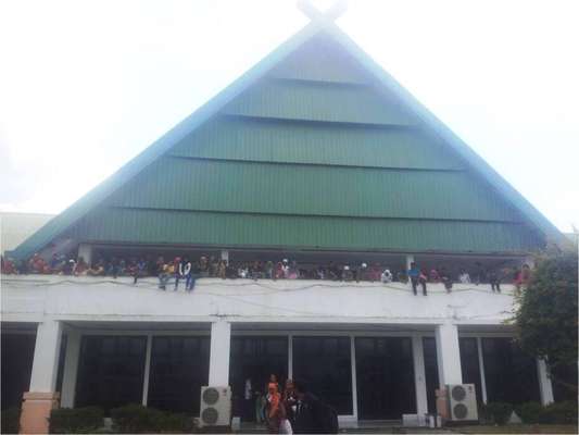 Despedida no Aeroporto da Ilha das Flores