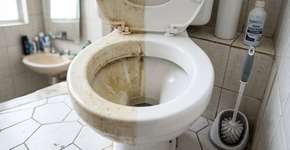Como limpar manchas amarelas no vaso sanitário com água oxigenada para deixar tudo branco novamente sem esforço