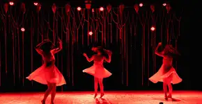 Coletivo Pedra Rubra reestreia “Engolindo Mágoas em Doses Homeopáticas” no Centro Cultural da Diversidade