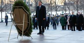 Bolsonaro inicia visita à Rússia homenageando soldados comunistas