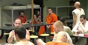 Pessoas inocentes viram presidiários em reality show gringo