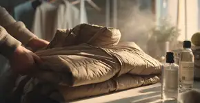 Três gotas na máquina de lavar e sua jaqueta fica como nova. Adeus plumas compactadas e cheiro de mofo.