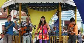 O grupo Paranga apresenta marchinhas de carnaval