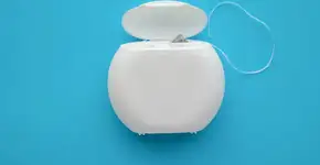 Você sabe usar o fio dental? 4 erros comuns e como evitá-los