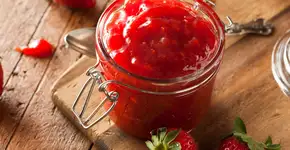 20 minutos e 3 ingredientes: a geleia de morango que todo mundo deveria saber fazer