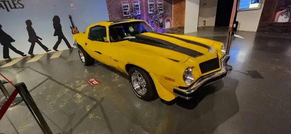 Movie Cars reúne acervo de mais de 50 carros, entre originbais e réplicas