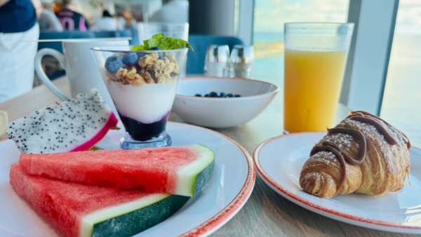 São mais de 40 bares e restaurantes no maior navio do mundo, Star of the Seas