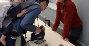 Mães-makers montam laboratório colaborativo para trabalhar com as crianças 