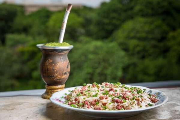 Arroz carreteiro da Federação Tradicionalista Gaúcha, prato típico do Rio Grande do Sul. Foto: Rener Oliveira