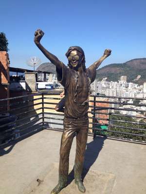 Escultura faz réplica do astro. Foto: Gabriela Rassy