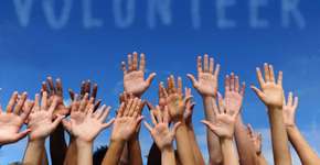 Entenda como o trabalho voluntário pode valorizar sua carreira