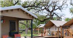 Arquitetos criam vila e fazem casas em 6 horas para sem-teto