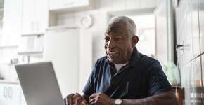 USP oferece curso gratuito para idosos aprenderem a mexer no computador