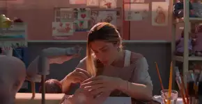 Grazi Massafera cria bebês reborn em filme pouco conhecido no streaming