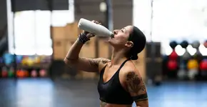 Água com gás ajuda a perder peso? Novo estudo esclarece