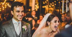 Cachorro invade cerimônia de casamento e deita no véu da noiva