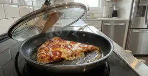 Nem micro-ondas nem forno: a melhor maneira de reaquecer pizza, segundo os chefs