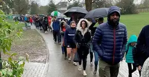 5 mil pessoas enfrentam chuva para doar medula a menino com câncer