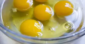 Ovos beneditinos, num estilo italiano