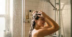 Assim danificamos os fios durante o banho: 3 erros comuns que cometemos dia após dia