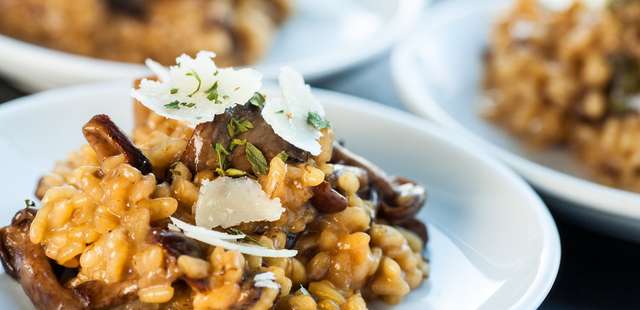 Não precisa ser chef para fazer este risoto de funghi com vinho branco incrível!