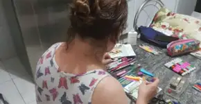 Mãe escreve frases motivacionais à filha que vai mal à escola