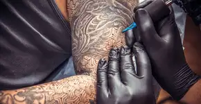 Tatuagens podem causar câncer de pele ou de sangue?