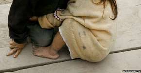 Foto viral de irmãos ‘de terremoto no Nepal’ foi tirada em 2007 no Vietnã