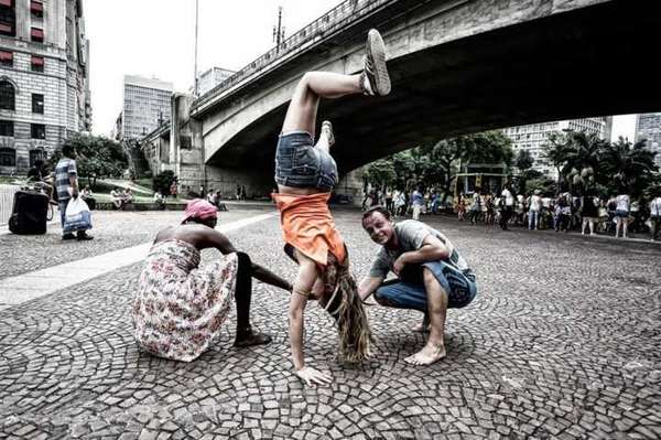 O movimento auxilia as pessoas na cracolândia e organiza eventos culturais
