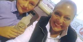 Menino arrecada dinheiro com limonada para comprar pônei