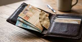 A simpatia da bolsa com folha de louro que virou hábito de quem quer atrair dinheiro e proteção